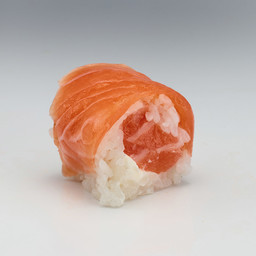 63. Uramaki salmon fresh